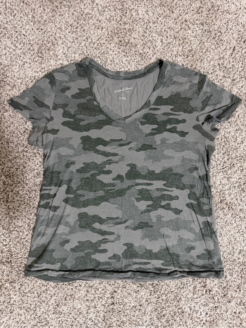 Universal Thread Women's V-Neck Camo Tee - Olive/Gray